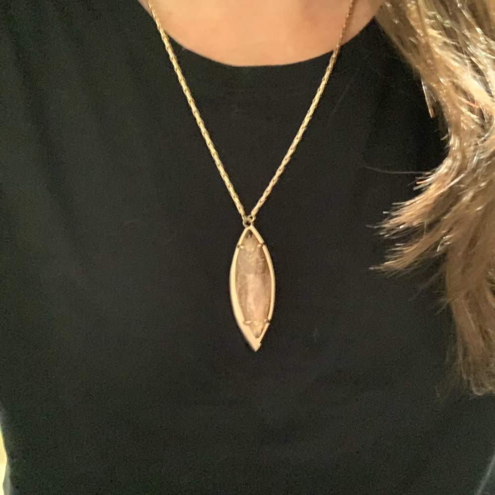 Kendra Scott necklace - like new - Rose gold